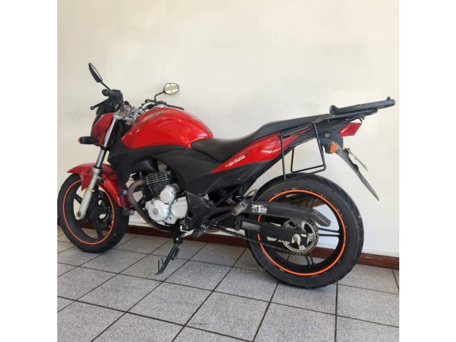 HONDA - CB 300R - 2010/2011 - Vermelha - R$ 11.500,00