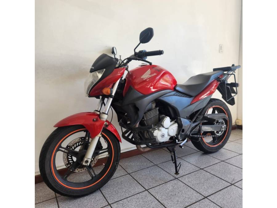 HONDA - CB 300R - 2010/2011 - Vermelha - R$ 11.500,00