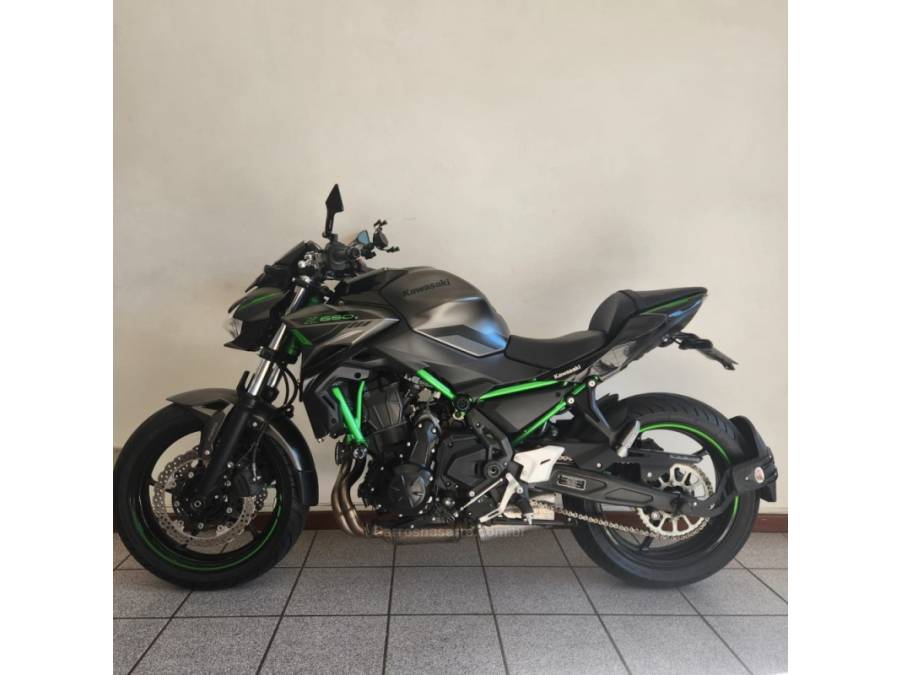 KAWASAKI - Z650 - 2023/2024 - Preta - R$ 42.000,00